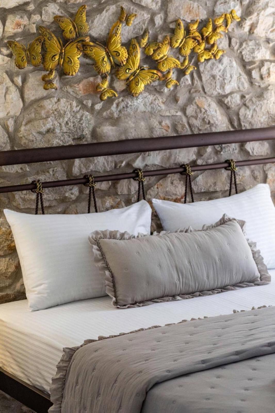 Vivari Stone House Bagian luar foto